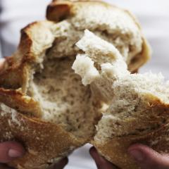 Як правильно різати хліб
