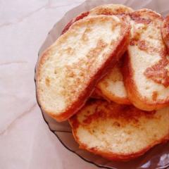 Гренки з білого хліба: тонкощі приготування та варіанти рецептів